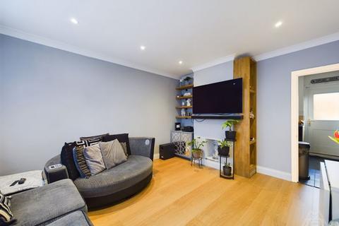 5 Swale Close, Aveley, South Ockendon, RM15 4LX