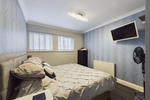 5 Swale Close, Aveley, South Ockendon, RM15 4LX