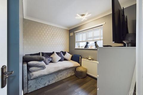 5 Swale Close, Aveley, South Ockendon, RM15 4LX