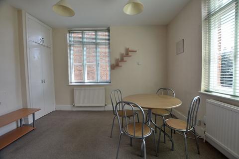 1 bedroom apartment to rent - Chiltern View Road, Uxbridge