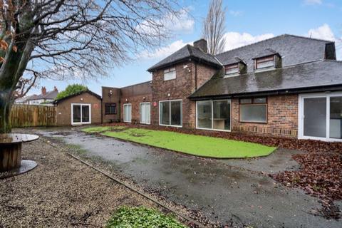Property to rent, OFFICE BUILDING TO LET - Leigh Road, Westhoughton, Bolton, Lancashire.