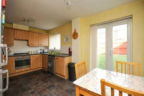 3 bedroom semi-detached house to rent, Spinners Place