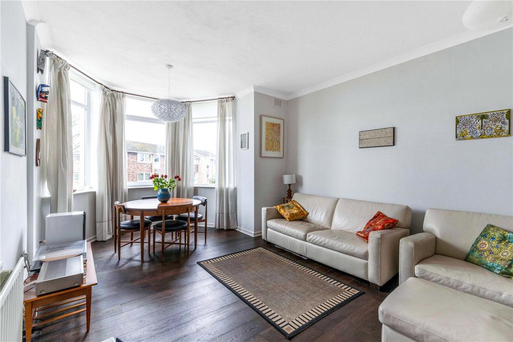 Ravensbourne Park Crescent, London, SE6 2 bed apartment for sale £400,000