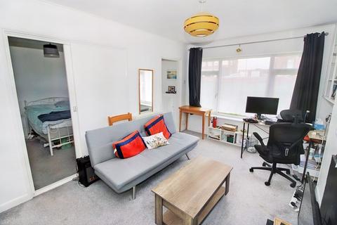 1 bedroom bungalow for sale - Brackley Road, Hazlemere HP15