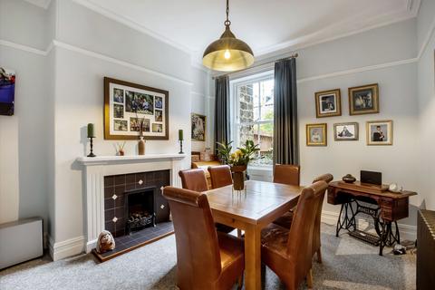 5 bedroom end of terrace house for sale - Grove Road, Ilkley, West Yorkshire, LS29