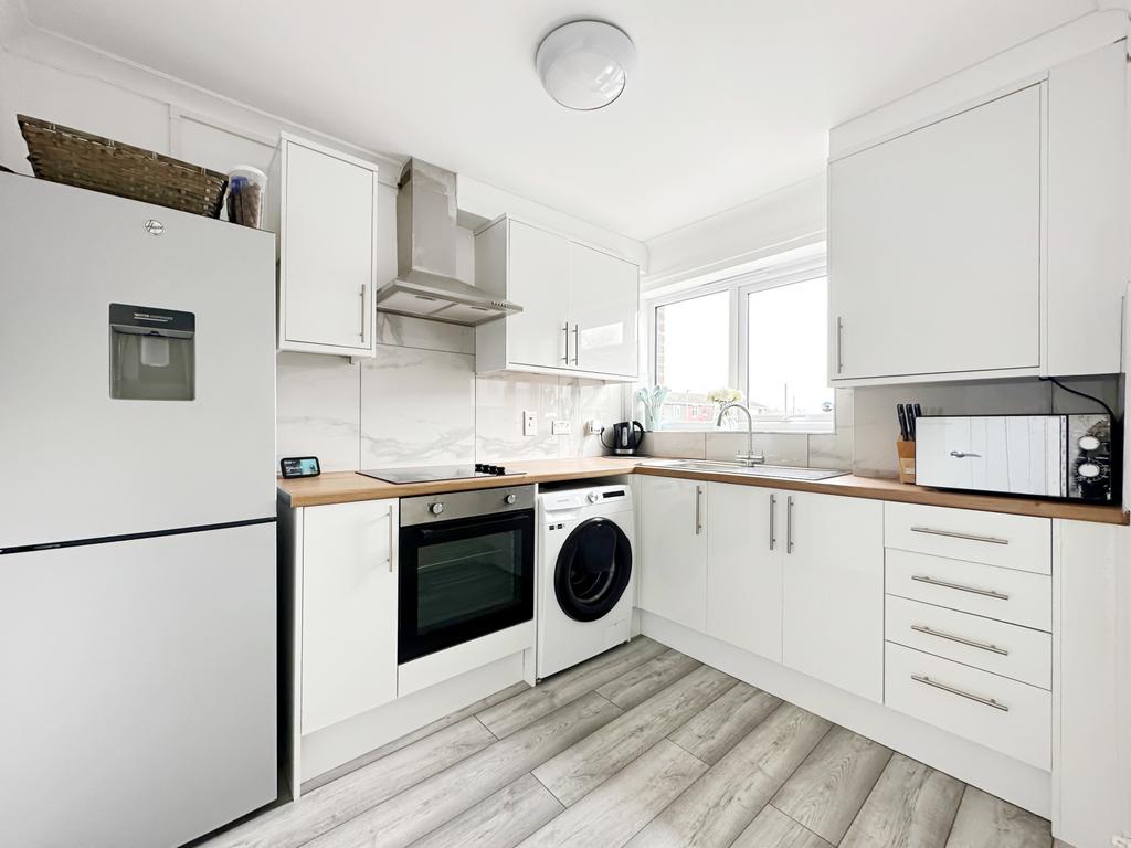 Queendown Avenue, Gillingham, Kent, ME8 3 bed terraced house for sale