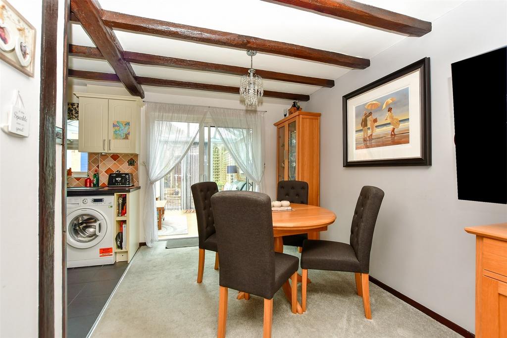 Lounge/Dining Area
