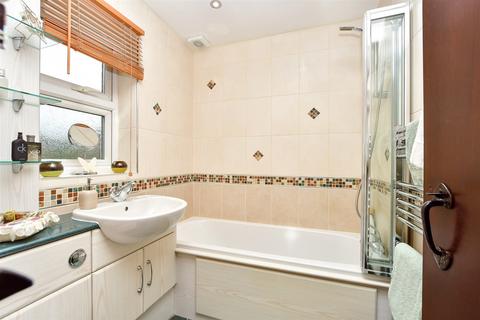 4 Merryfields, Strood, Rochester, ME2 3ND