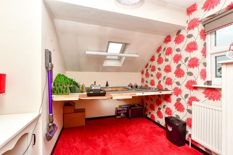 4 Merryfields, Strood, Rochester, ME2 3ND