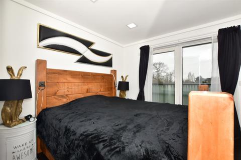 102 Mill Road, Aveley, South Ockendon, RM15 4SR