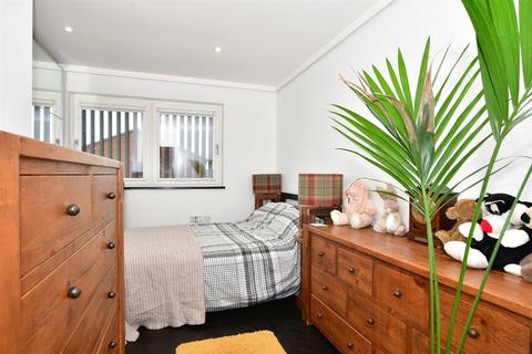 102 Mill Road, Aveley, South Ockendon, RM15 4SR