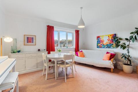 174 Princess Drive, Seaford, BN25 2TS