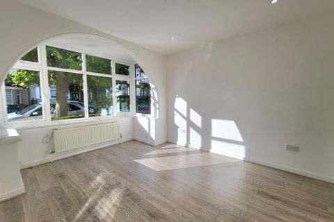 2 bedroom flat to rent, Newton Road, Harrow