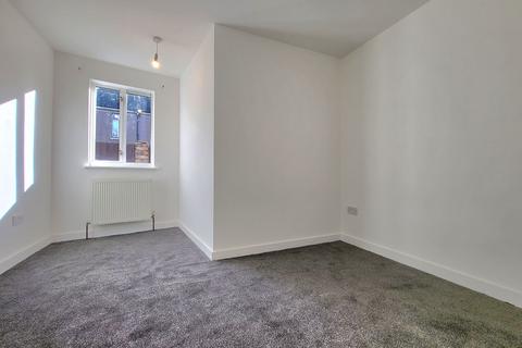 2 bedroom flat to rent, Newton Road, Harrow