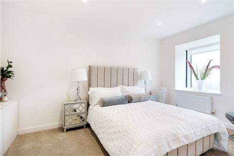 3 bedroom end of terrace house for sale, Verdant Mews, London