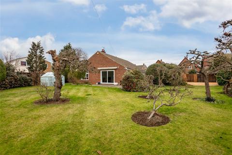 4 bedroom bungalow for sale - The Close, Great Barford, Bedford, Bedfordshire, MK44