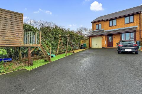 4 bedroom end of terrace house for sale, Torwood Close, Bodmin, Cornwall, PL31
