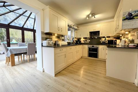 4 bedroom end of terrace house for sale - Torwood Close, Bodmin, Cornwall, PL31