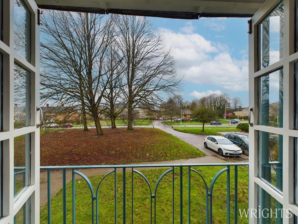 Knightsfield, Welwyn Garden City AL8 2 bed duplex for sale £310,000