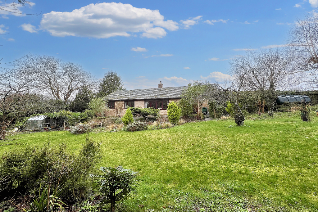 Stanford Road, Faringdon, SN7 3 bed detached bungalow for sale £550,000