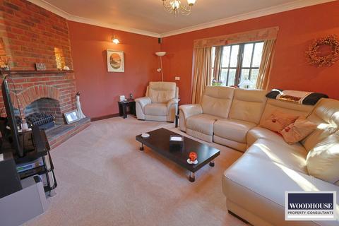 4 bedroom detached house for sale, Hammondstreet Road, Cheshunt EN7