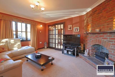 4 bedroom detached house for sale, Hammondstreet Road, Cheshunt EN7