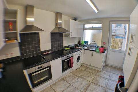 1 bedroom in a house share to rent, Room 2