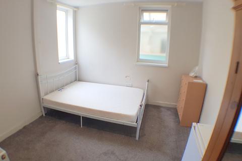 1 bedroom in a house share to rent, Room 2