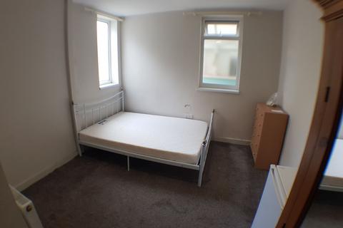 1 bedroom in a house share to rent, Room 2