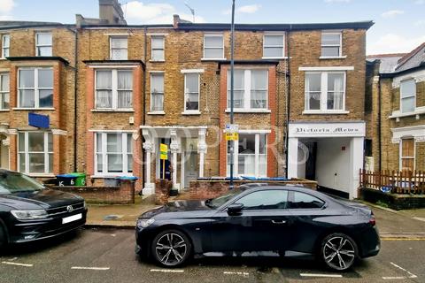 3 bedroom apartment to rent - Charteris Road, London, NW6