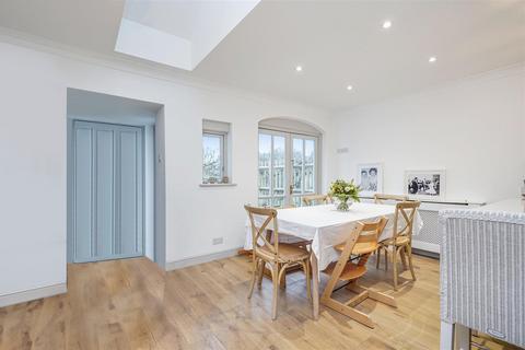 20 Midhurst Road, London, W13 9XT