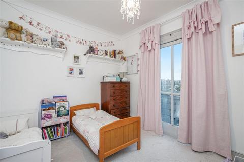 20 Midhurst Road, London, W13 9XT