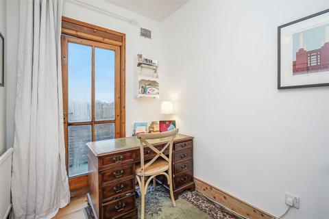 20 Midhurst Road, London, W13 9XT