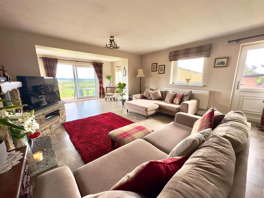 Living room 1.jpeg
