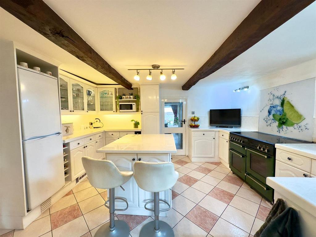 Kitchen 1.jpeg