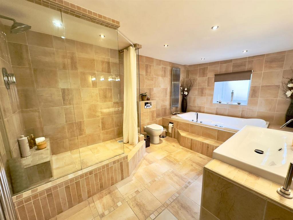 Bathroom 5.jpeg