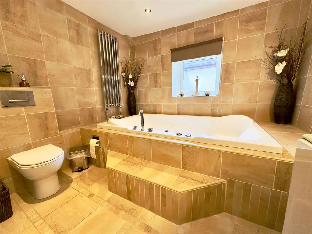 Bathroom 2.jpeg