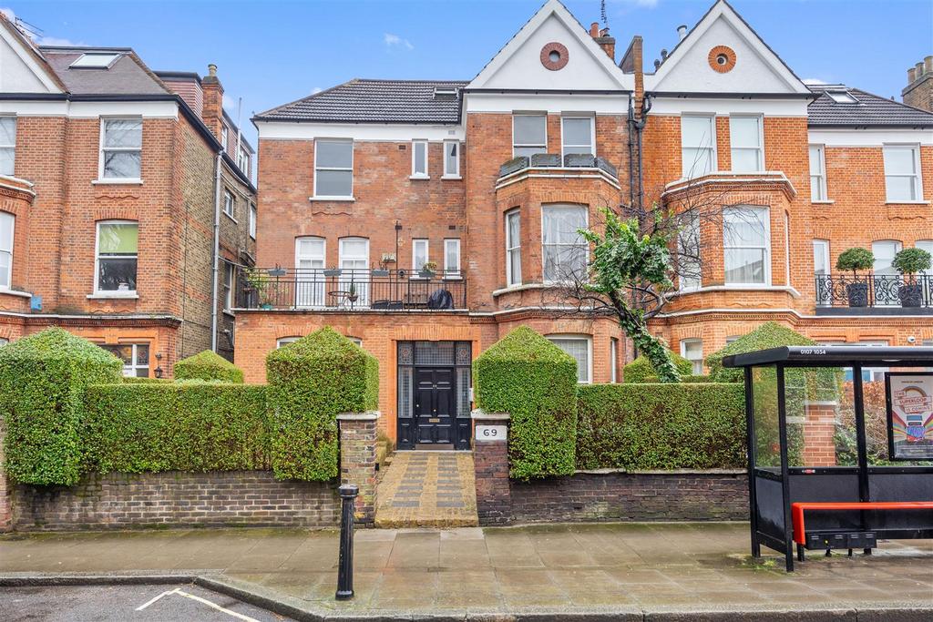Canfield Gardens, South Hampstead, NW6 3 bed flat for sale £1,125,000
