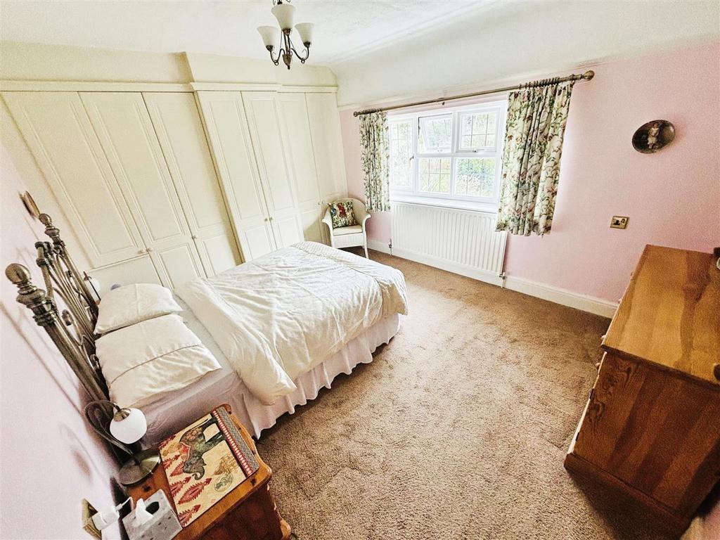 Bed 2.jpg