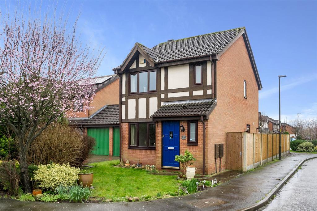Moreton Drive, Leigh WN7 3 bed detached house for sale £300,000