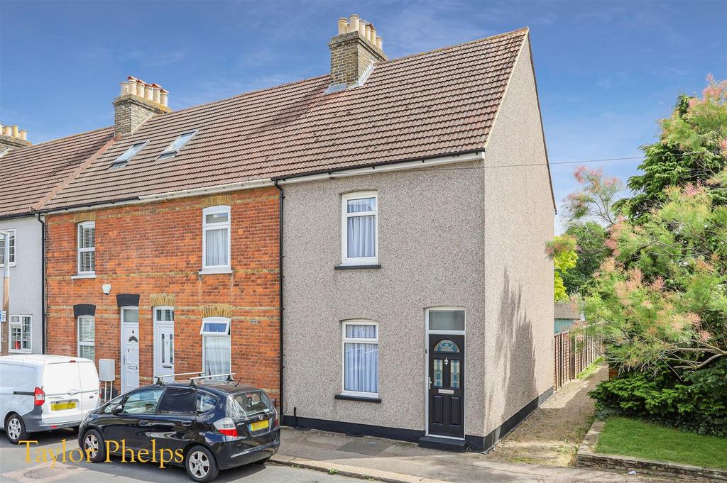 Dewhurst Road, Cheshunt EN8 3 bed end of terrace house to rent £1,500