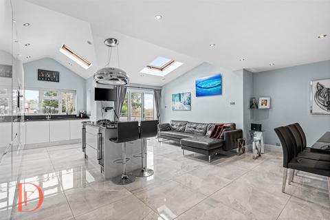 4 bedroom house for sale, Queens Road, Loughton IG10