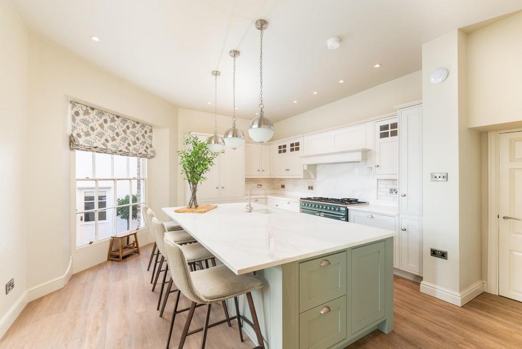 Norfolk Street, Beverley, East Yorkshire, HU17 7DN 5 bed detached house