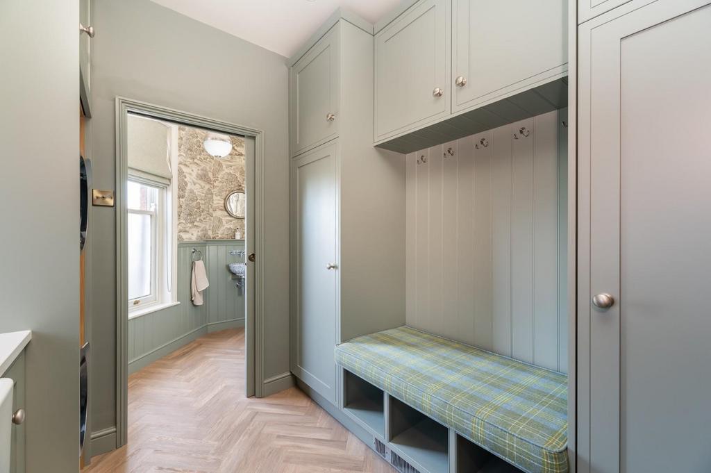 Cloak room / utility