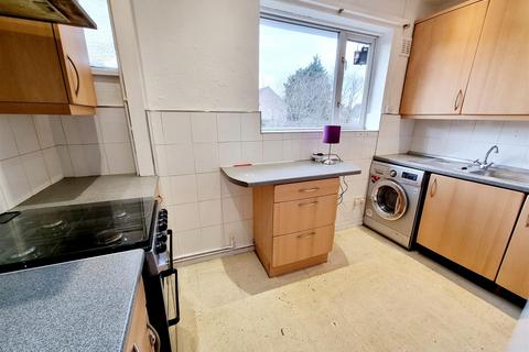 8 West Close, Cockfosters, Barnet, EN4 0AT
