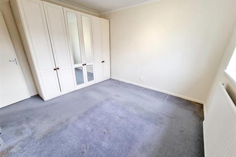 8 West Close, Cockfosters, Barnet, EN4 0AT
