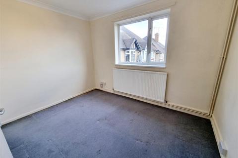 8 West Close, Cockfosters, Barnet, EN4 0AT