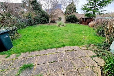 8 West Close, Cockfosters, Barnet, EN4 0AT