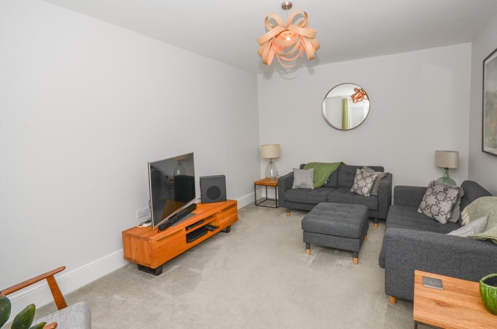 Lounge pic 2.jpg