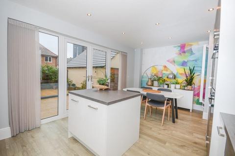 10 Alexander Road, Frenchay, Bristol, BS16 1UZ